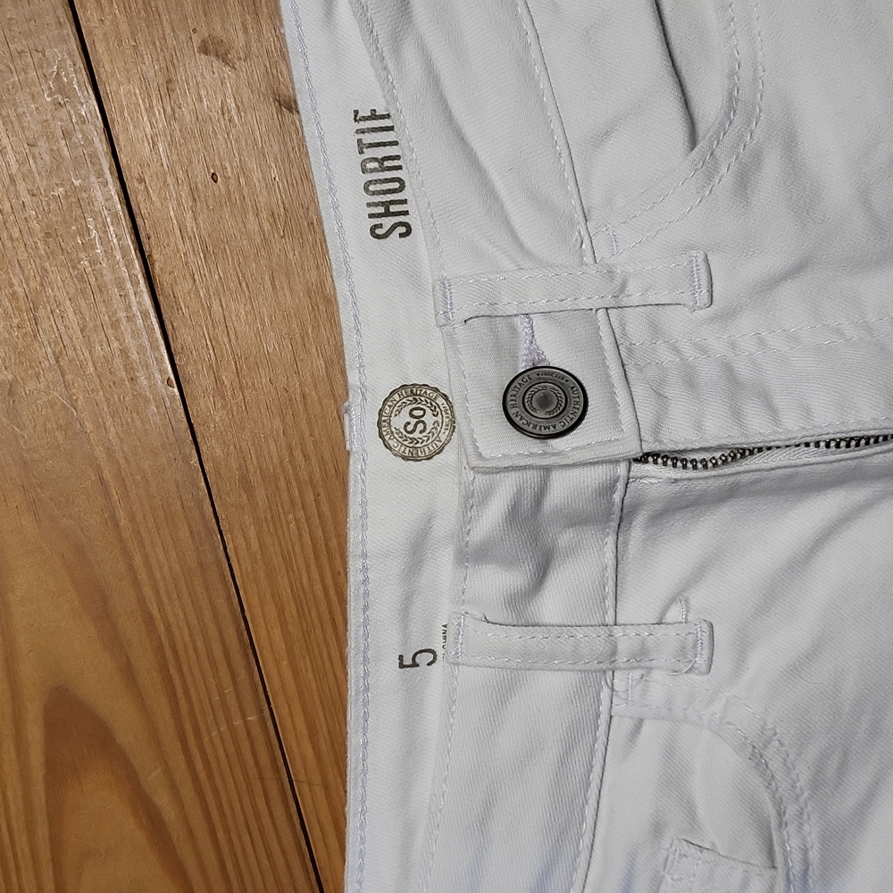 Shorts - Picture 3 of 4